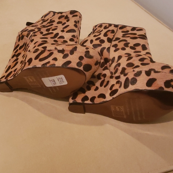 Bebe leopard wedge booties 6M - Picture 5 of 5